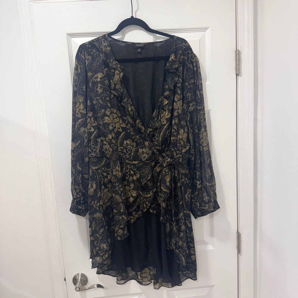Torrid Black Gold Metallic Floral Ruffle Wrap High Low‎ Top 3X Long Sleeve